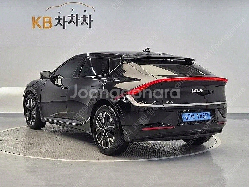 EV6 중고 EV6 중고차 검정색 2023년식 롱레인지 AWD 어스 중고차카페--3